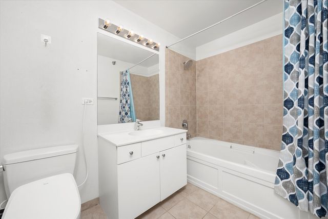 235 W Van Buren Street 1720, Chicago, IL 60607