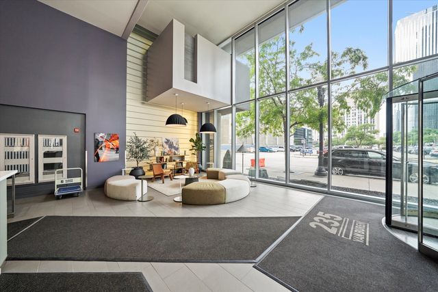 235 W Van Buren Street 1720, Chicago, IL 60607