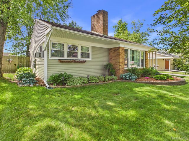 213 Sawyer Street, Grand Blanc, MI 48439