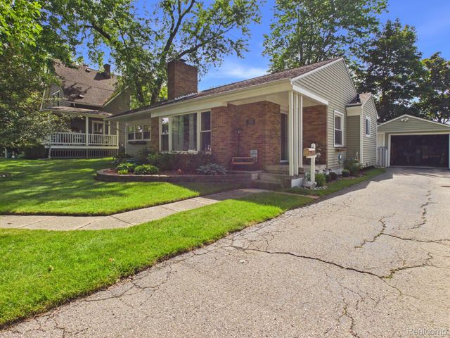 213 Sawyer Street, Grand Blanc, MI 48439