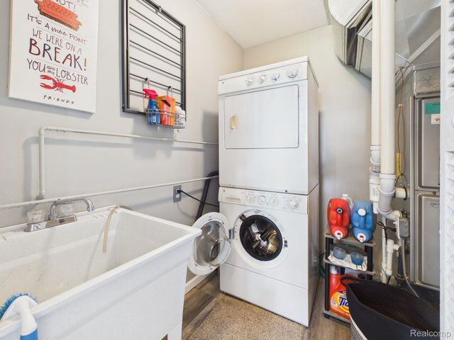 213 Sawyer Street, Grand Blanc, MI 48439