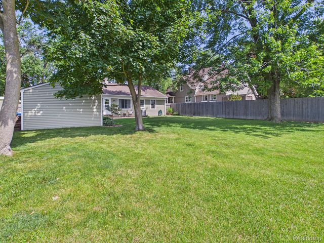 213 Sawyer Street, Grand Blanc, MI 48439