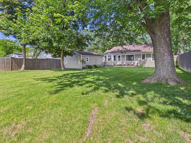 213 Sawyer Street, Grand Blanc, MI 48439