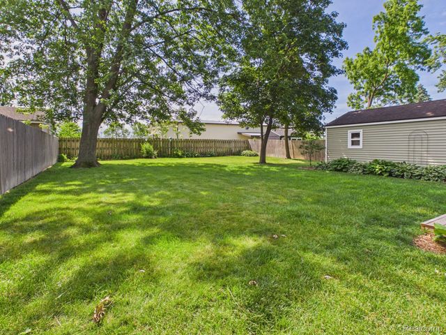 213 Sawyer Street, Grand Blanc, MI 48439