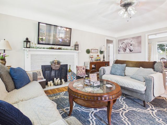 213 Sawyer Street, Grand Blanc, MI 48439