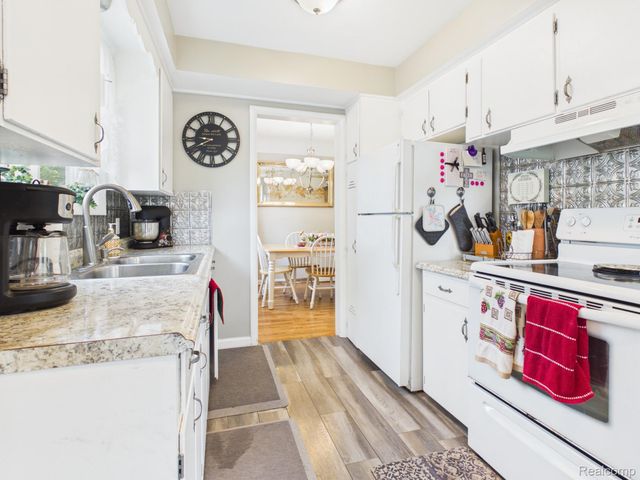 213 Sawyer Street, Grand Blanc, MI 48439
