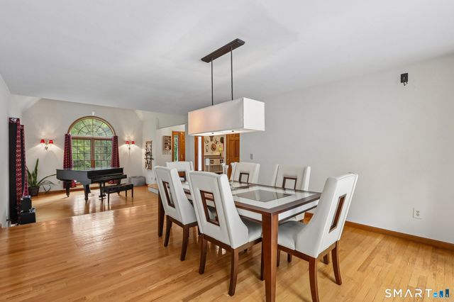 2 Drummers Lane, New Fairfield, CT 06812