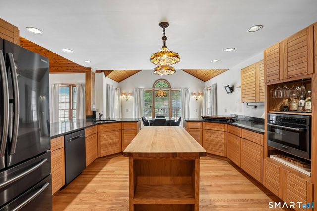 2 Drummers Lane, New Fairfield, CT 06812