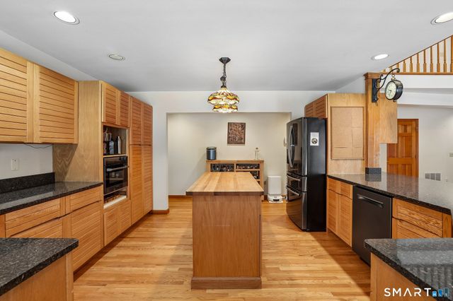 2 Drummers Lane, New Fairfield, CT 06812