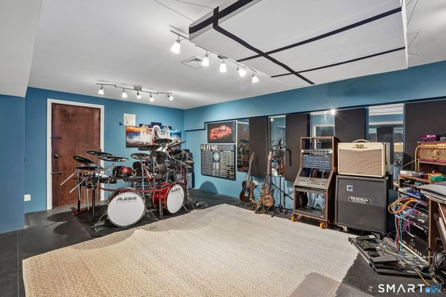 2 Drummers Lane, New Fairfield, CT 06812