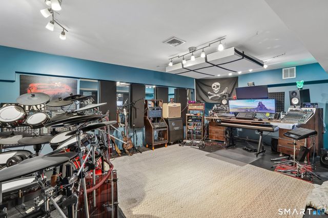 2 Drummers Lane, New Fairfield, CT 06812