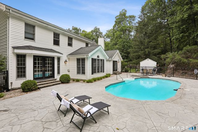 2 Drummers Lane, New Fairfield, CT 06812