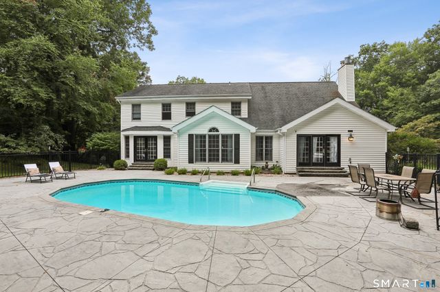 2 Drummers Lane, New Fairfield, CT 06812