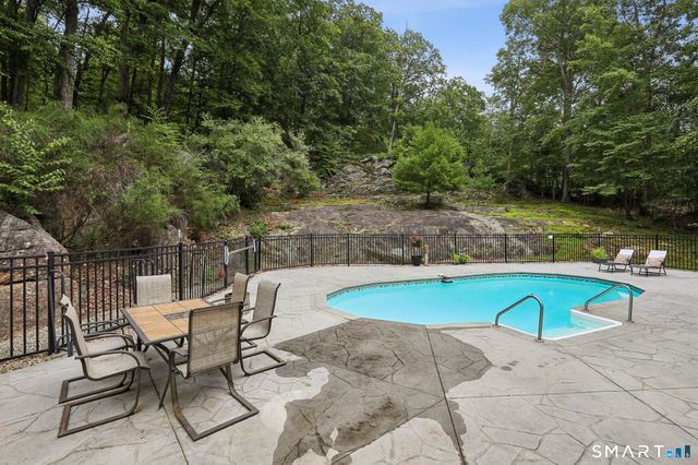2 Drummers Lane, New Fairfield, CT 06812
