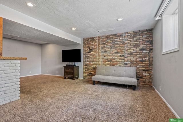 5018 S 149th Street, Omaha, NE 68137