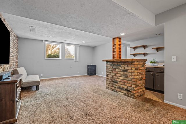 5018 S 149th Street, Omaha, NE 68137