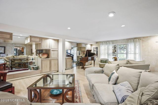 5 Spencer Circle, Marlboro, NJ 07746