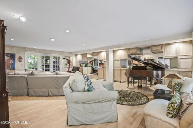 5 Spencer Circle, Marlboro, NJ 07746