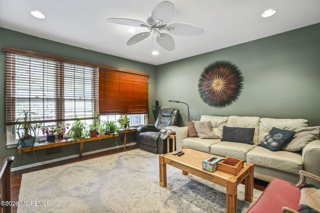 5 Spencer Circle, Marlboro, NJ 07746