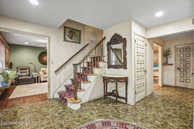 5 Spencer Circle, Marlboro, NJ 07746