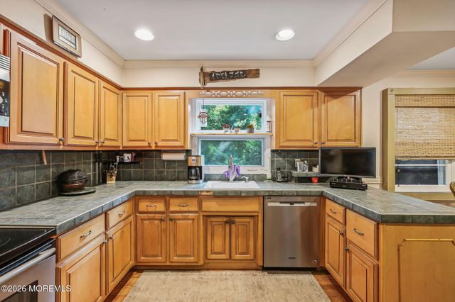 5 Spencer Circle, Marlboro, NJ 07746