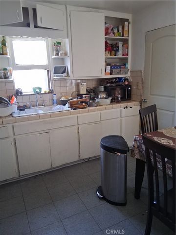 626 W Century, Los Angeles, CA 90044