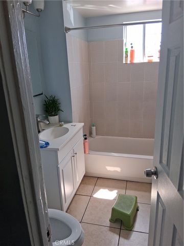 626 W Century, Los Angeles, CA 90044