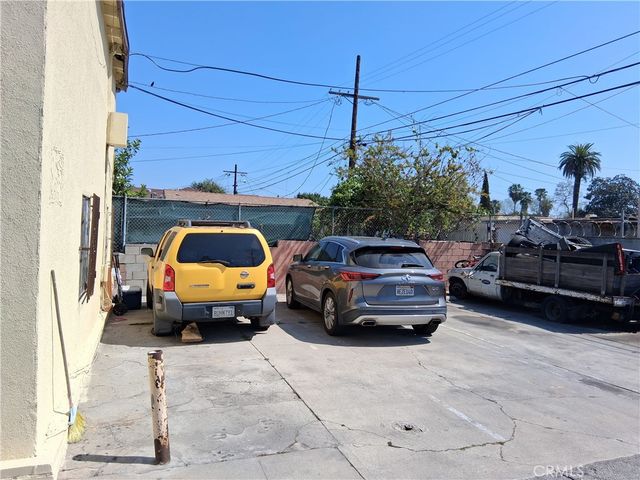 626 W Century, Los Angeles, CA 90044