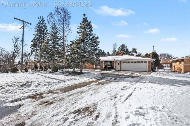 37635 Maas Drive, Sterling Heights, MI 48312