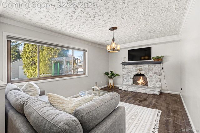 37635 Maas Drive, Sterling Heights, MI 48312