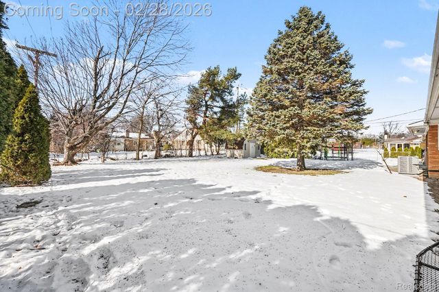 37635 Maas Drive, Sterling Heights, MI 48312