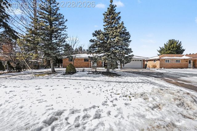 37635 Maas Drive, Sterling Heights, MI 48312