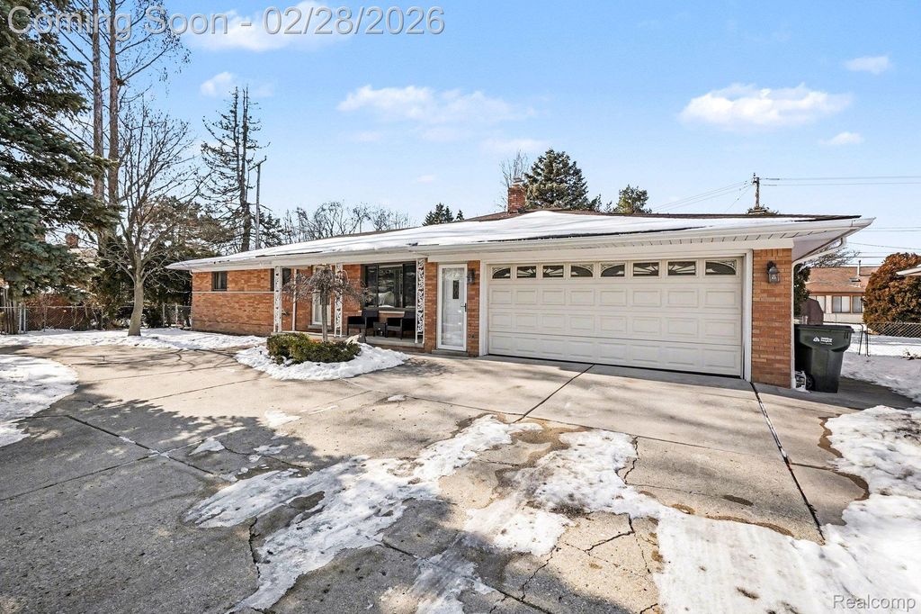 37635 Maas Drive, Sterling Heights, MI 48312