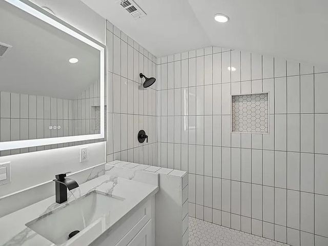 5823 Pershing Street, Houston, TX 77033