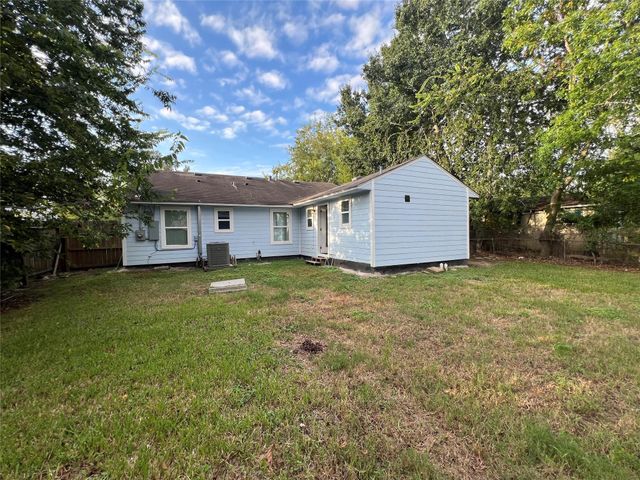5823 Pershing Street, Houston, TX 77033