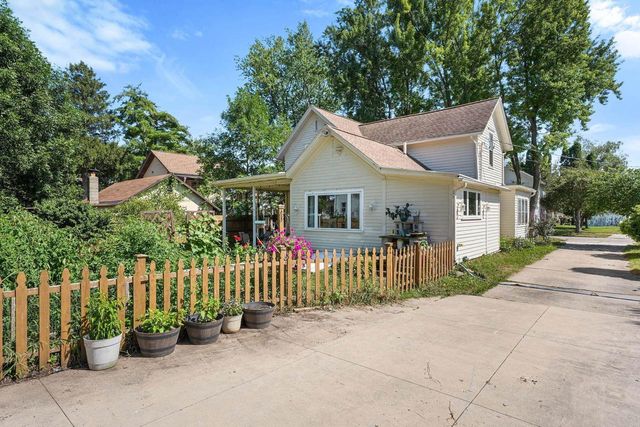 916 Giles Street, Stoughton, WI 53589