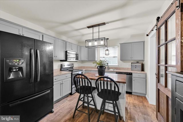 858 BYLER CIR, Lebanon, PA 17042