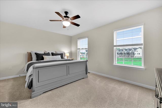 858 BYLER CIR, Lebanon, PA 17042