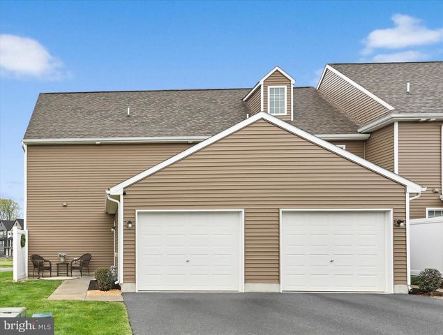 858 BYLER CIR, Lebanon, PA 17042