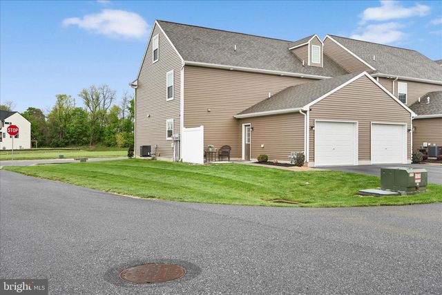 858 BYLER CIR, Lebanon, PA 17042