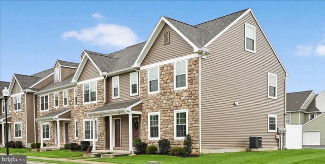 858 BYLER CIR, Lebanon, PA 17042