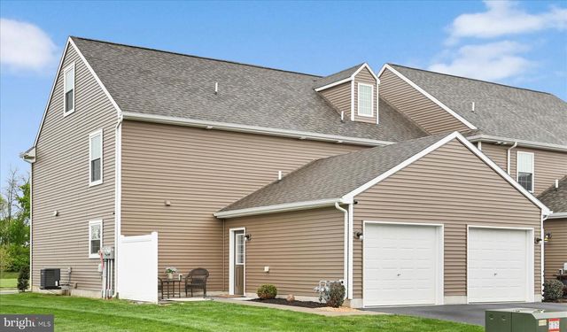 858 BYLER CIR, Lebanon, PA 17042