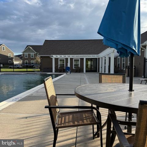 858 BYLER CIR, Lebanon, PA 17042