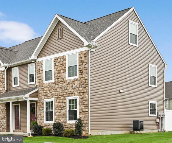 858 BYLER CIR, Lebanon, PA 17042