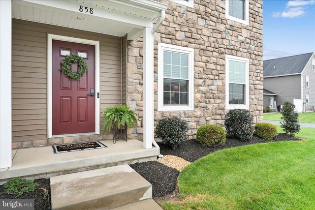 858 BYLER CIR, Lebanon, PA 17042