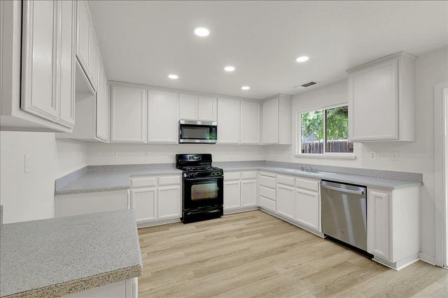 1119 John Wayne Dr, Yuba City, CA 95991