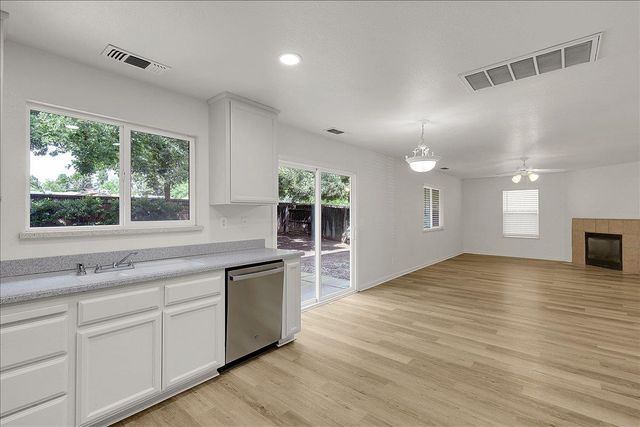 1119 John Wayne Dr, Yuba City, CA 95991