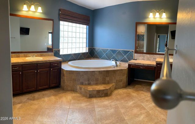 2725 E GRAND CANYON Drive, Chandler, AZ 85249