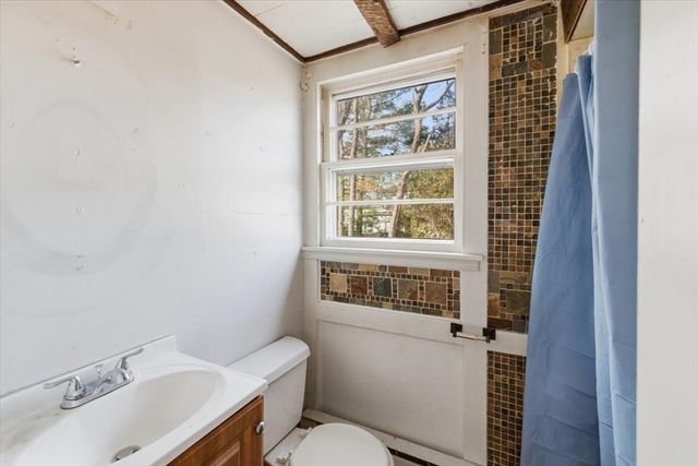 53 Carters Bridge Rd, Plymouth, MA 02360