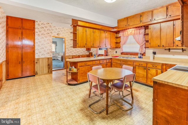 415 E MOLER AVE, Martinsburg, WV 25404